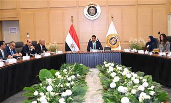 وزير الصناعة يترأس الاجتماع الأول للجنة تفضيل المنتج الصناعي المصري