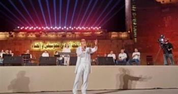 مدحت صالح يهدي ختام مهرجان القلعة لروح هاني شاكر ويشعل الحفل بأشهر أغانيه