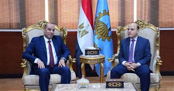   وزير العمل ومحافظ الغربية يبحثان يؤكدان أهمية التنسيق لدعم الصناعة 
