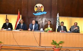 محافظ الفيوم يشهد ورشة العمل التعريفية بقانون تنظيم التعاقدات الحكومية