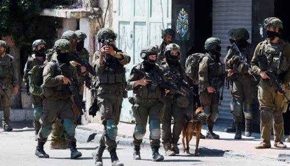 قوات الاحتلال تقتحم مخيم قلنديا للاجئين شمال مدينة القدس المحتلة