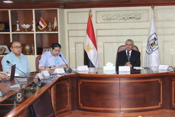 محافظ بني سويف يناقش مستجدات موقف مشروعات المُبادرة حياة كريمة بقرى مركزي ببا وناصر
