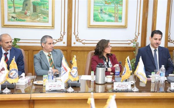 محافظ المنيا يشارك في اجتماع مجلس الجامعة