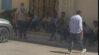 بعد مصرع 9 أشخاص.. نقل جثامين ضحايا حادث تصادم 3 سيارات بمطروح