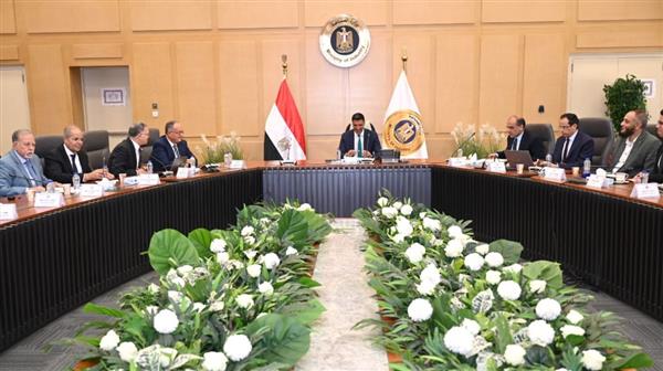 وزير الصناعة يبحث مع غرفة صناعات مواد البناء تحديات الإنتاج وزيادة الصادرات