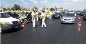 حملات مكثفة على طرق القاهرة والجيزة لضبط المخالفات وتحقيق السيولة المرورية