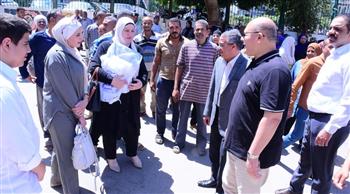  رئيس جامعة سوهاج يلتقي بعمال المدن الجامعية للوقوف على استعدادات استقبال الطلاب المغتربين