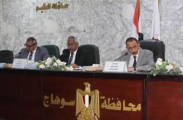 محافظ سوهاج يعتمد مزايا جديدة للعاملين بنظام السركي