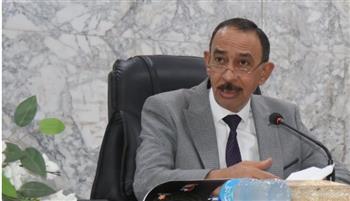   محافظ سوهاج يناقش التوسع في إقامة المعارض المدرسية 