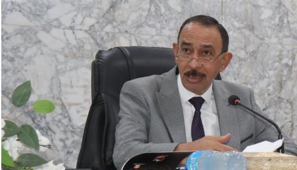 محافظ سوهاج يناقش التوسع في إقامة المعارض المدرسية