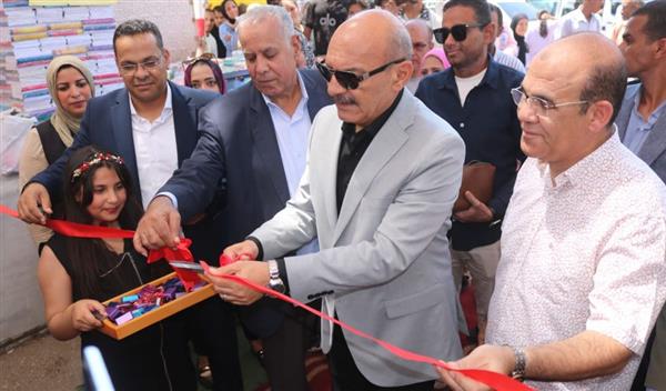 محافظ السويس يفتتح معرض "أهلآ مدارس" بميدان الأربعين لتوفير المستلزمات المدرسية بأسعار مناسبة للمواطنين