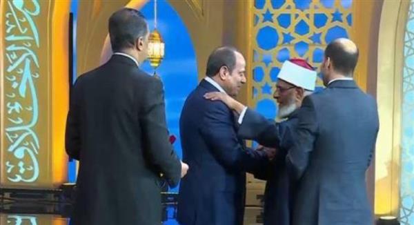 الرئيس السيسي يمنح وسام العلوم والفنون من الطبقة الأولى لعلماء بالأزهر والأوقاف