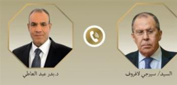 وزير الخارجية ونظيره الروسي يؤكدان تطوير أوجه التعاون الثنائي