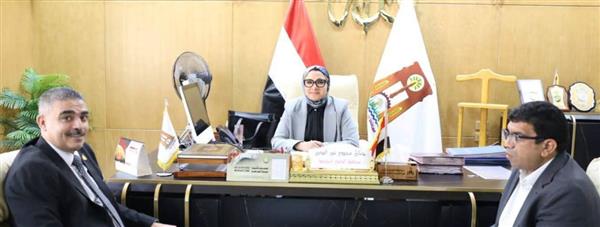 محافظ الوادي الجديد توافق على تخفيض رسوم مجمعات التمور بنسبة 50% دعمًا للعمالة الموسمية