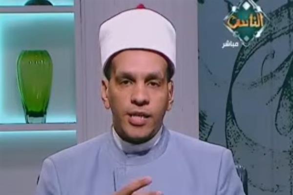 سيدة أوكرانية: زوجي لا يصلي وابني متعلق بالصلاة.. ماذا أفعل؟.. أمين الفتوى يجيب