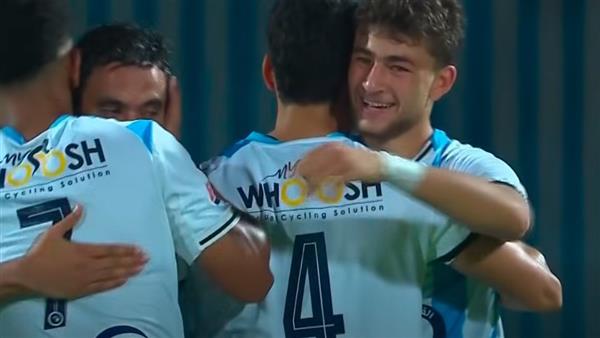 بيراميدز يضرب أبو قير للأسمدة بثنائية وينتزع صدارة الدوري