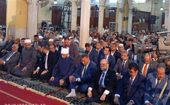   وزير الأوقاف ومحافظ القليوبية يؤديان صلاة الجمعة بمسجد ناصر ببنها