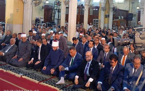وزير الأوقاف ومحافظ القليوبية يؤديان صلاة الجمعة بمسجد ناصر ببنها