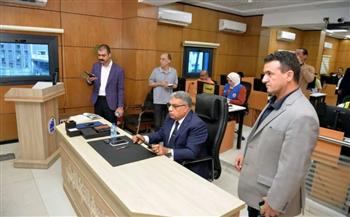   محافظ الدقهلية يرفع درجة الاستعداد ويتابع تداعيات الهزة الأرضية لحظة بلحظة