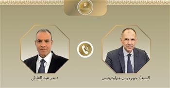   وزير الخارجية ونظيره اليوناني يبحثان مستجدات الأوضاع الإقليمية