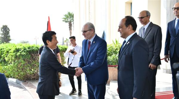 سفير كوريا الجنوبية يزور مصنعى إنتاج وإصلاح المدرعات وأبو زعبل للصناعات الهندسية