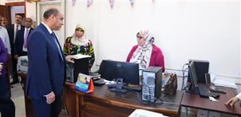   وزير العمل يفاجئ مديرية القاهرة بجولة ميدانية
