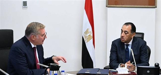 رئيس الوزراء يتابع مع وزير البترول عددا من ملفات العمل