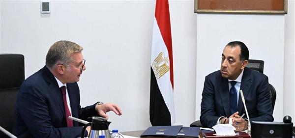 رئيس الوزراء يتابع مع وزير البترول عددا من ملفات العمل