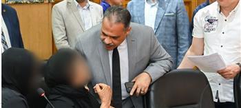 محافظ الشرقية: توفير 10 فرص عمل لأبناء الأسر الأولى بالرعاية وصرف إعانات عاجلة لـ10 حالات مستحقة