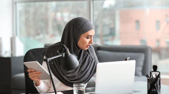 قانون العمل الجديد يعزز حقوق المرأة العاملة.. تسهيلات في الرعاية والحضانة والعمل المرن