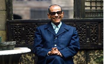   في ذكرى رحيله.. نجيب محفوظ حكاية أديب مصري حصد نوبل وخلد الحارة في الأدب العالمي