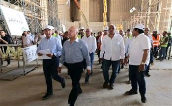   استعدادًا للتشغيل التجريبي.. وزير النقل يتفقد الخط الأول للقطار الكهربائي السريع