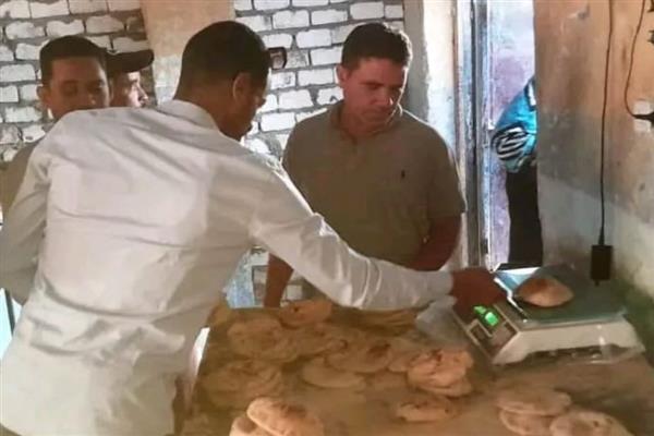حملة تموينية مفاجئة على مخابز نصر النوبة للتأكد من جودة ووزن رغيف الخبز