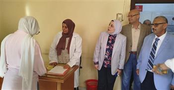   نائب رئيس جامعة بنها تتفقد إجراءات الكشف الطبي على الطلاب الجدد