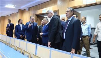 وزير التعليم العالي والقائم بعمل وزير الثقافة يتفقد جامعة السويس الأهلية