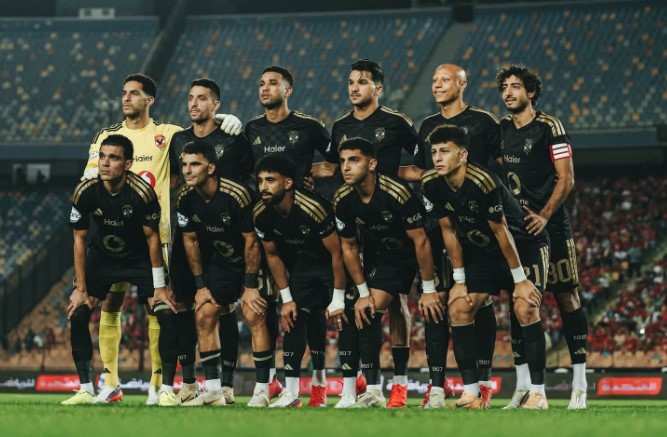 الأهلي يستأنف تدريباته.. عموتة يفتح ملف الدفاع قبل مواجهة سموحة