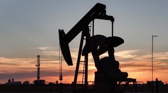 أسعار النفط تقفز نحو 3% وخام برنت يتجاوز 90 دولارا للبرميل