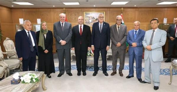 رئيس هيئة قضايا الدولة يستقبل محافظ الفيوم للتهنئة بتوليه رئاسة الهيئة