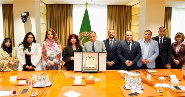الأمين العام لجامعة الدول العربية يستقبل وفد اتحاد المستثمرات العرب