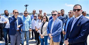 وزير التخطيط ومحافظ البحيرة يتفقدان تطوير ميناء رشيد