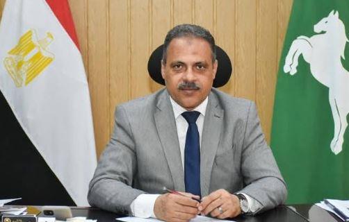 محافظ الشرقية: الدولة تولي اهتماماً بالغاً بوضع الأطر التشريعية لخفض انبعاثات الملوثات