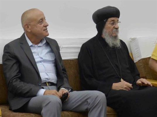 محافظ الأقصر يقدم واجب العزاء للأنبا يواقيم في وفاة ابنة شقيقته