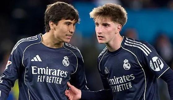 فولهام يقترب من خطف موهبتين من ريال مدريد بطلب من أربيلوا