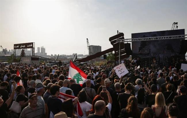 مئات اللبنانيين يحيون الذكرى السادسة لانفجار مرفأ بيروت