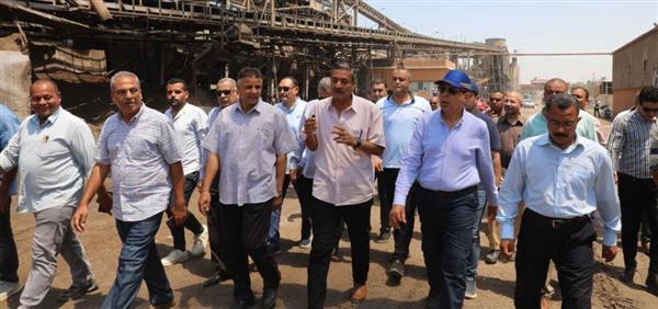 تعزيزا للأمن الغذائى.. محافظ المنيا يتفقد موسم توريد بنجر السكر بمصانع أبوقرقاص الجديدة