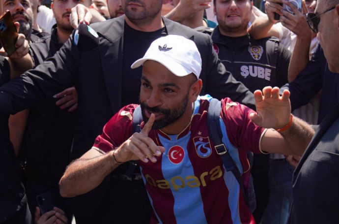 محمد صلاح يفاجئ طرابزون سبور بطلب تغيير رقم قميصه قبل الإعلان الرسمي