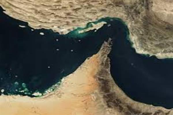 إعلام إسرائيلي: إيران تتراجع عن مطلب فرض رسوم عبور في مضيق هرمز