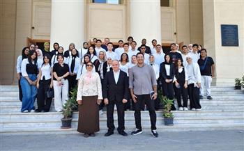 "التجربة خير دليل".. سفراء جامعة القاهرة الأهلية يستقبلون الطلاب الجدد