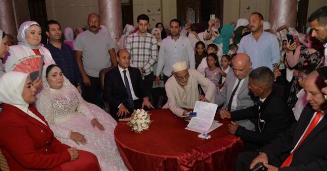 محافظ أسيوط يشهد عقد قران إحدى فتيات دار الصفا لرعاية اليتيمات 
