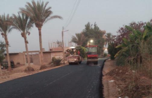 محافظ الغربية يتابع أعمال رصف طريق سنباط حتى كوبري ميت النور